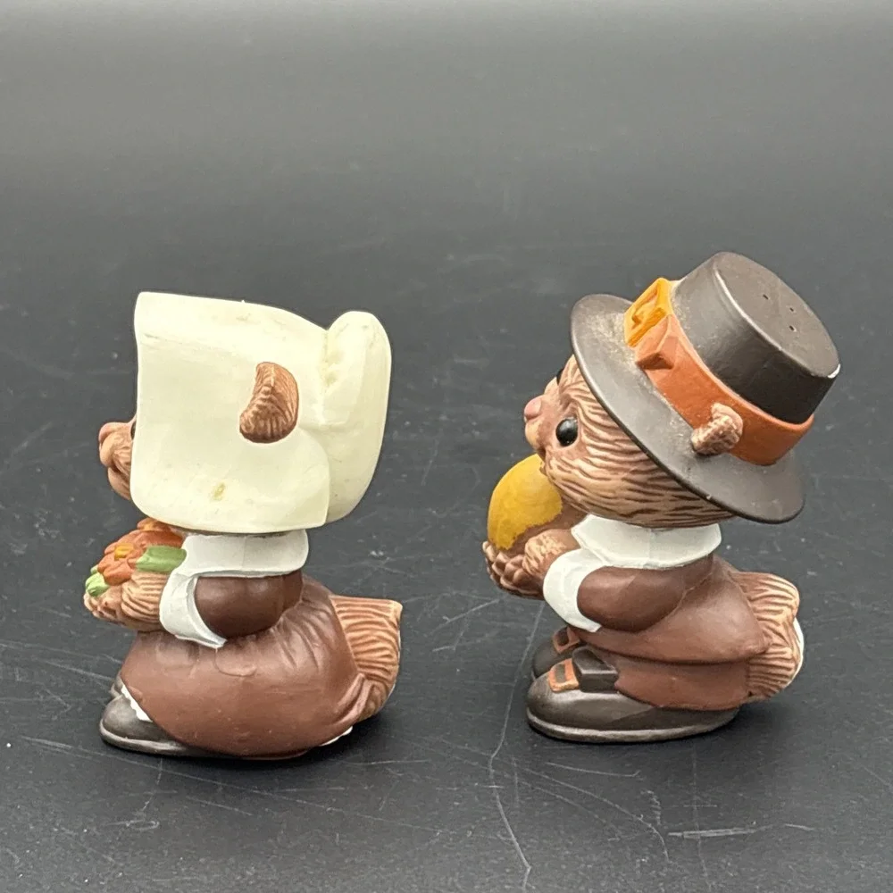 Vintage 1981 Hallmark Pilgrim Squirrels Salt and Pepper Shakers Set